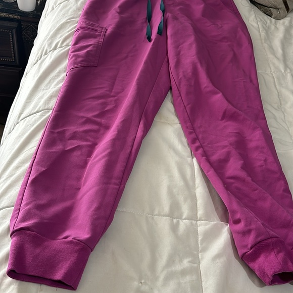 Women’s figs pants - Picture 5 of 6